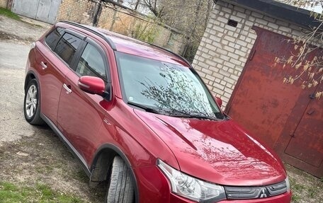 Mitsubishi Outlander III рестайлинг 3, 2013 год, 1 150 000 рублей, 3 фотография