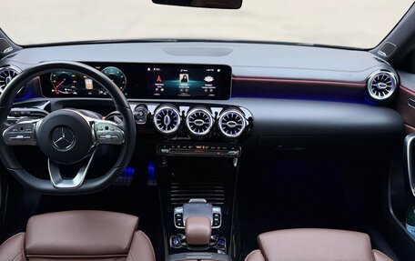 Mercedes-Benz A-Класс, 2018 год, 2 750 000 рублей, 10 фотография