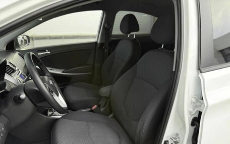 Hyundai Solaris II рестайлинг, 2013 год, 940 000 рублей, 17 фотография