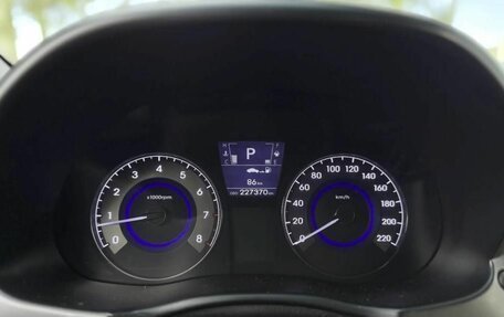 Hyundai Solaris II рестайлинг, 2013 год, 940 000 рублей, 16 фотография