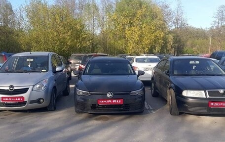 Volkswagen Golf VIII, 2021 год, 1 990 000 рублей, 1 фотография