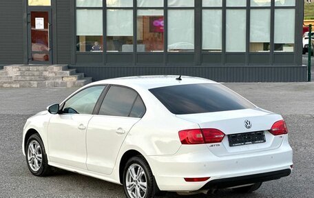 Volkswagen Jetta VI, 2013 год, 1 050 000 рублей, 4 фотография