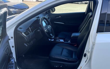 Toyota Camry, 2017 год, 2 390 000 рублей, 9 фотография