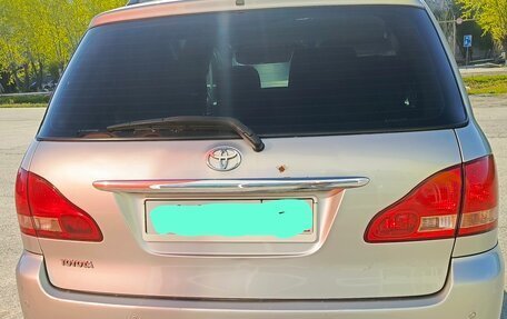 Toyota Avensis Verso I рестайлинг, 2003 год, 960 000 рублей, 5 фотография