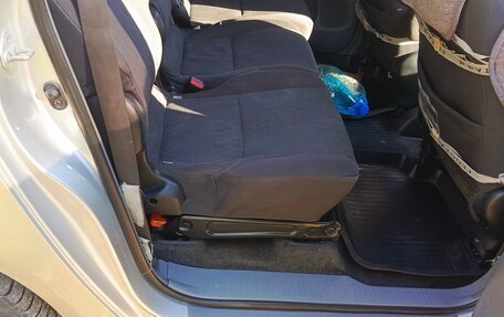 Toyota Avensis Verso I рестайлинг, 2003 год, 960 000 рублей, 20 фотография