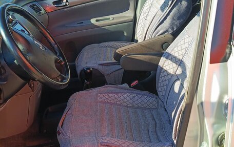 Toyota Avensis Verso I рестайлинг, 2003 год, 960 000 рублей, 22 фотография