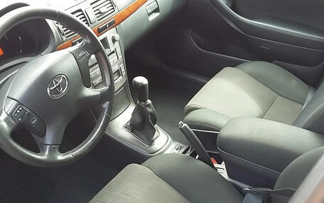 Toyota Avensis III рестайлинг, 2007 год, 1 060 000 рублей, 24 фотография