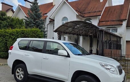 Toyota Land Cruiser Prado 150 рестайлинг 2, 2013 год, 3 080 000 рублей, 6 фотография