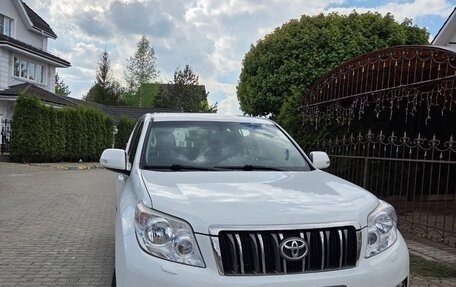 Toyota Land Cruiser Prado 150 рестайлинг 2, 2013 год, 3 080 000 рублей, 3 фотография