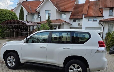 Toyota Land Cruiser Prado 150 рестайлинг 2, 2013 год, 3 080 000 рублей, 11 фотография