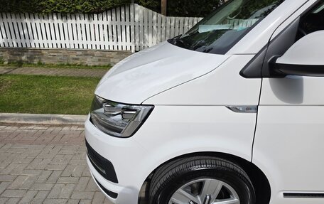 Volkswagen Multivan T6 рестайлинг, 2019 год, 5 800 000 рублей, 4 фотография