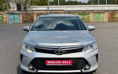 Toyota Camry, 2017 год, 2 100 000 рублей, 4 фотография