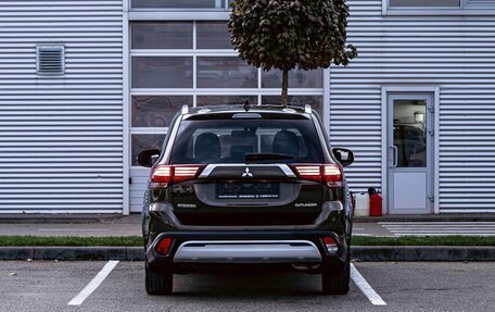 Mitsubishi Outlander III рестайлинг 3, 2020 год, 1 725 000 рублей, 5 фотография