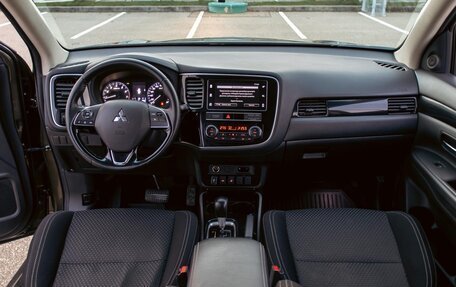 Mitsubishi Outlander III рестайлинг 3, 2020 год, 1 725 000 рублей, 15 фотография