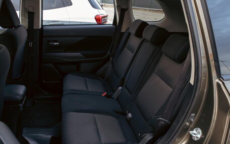 Mitsubishi Outlander III рестайлинг 3, 2020 год, 1 725 000 рублей, 16 фотография