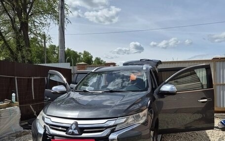 Mitsubishi Pajero Sport III рестайлинг, 2018 год, 2 335 000 рублей, 12 фотография