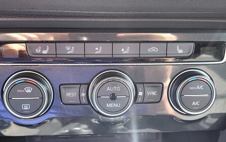 Volkswagen Tiguan II, 2020 год, 2 490 000 рублей, 17 фотография