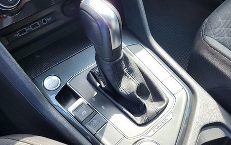 Volkswagen Tiguan II, 2020 год, 2 490 000 рублей, 19 фотография