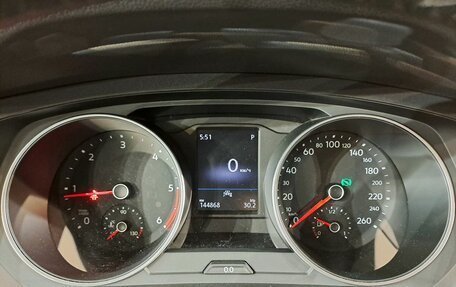 Volkswagen Tiguan II, 2019 год, 2 590 000 рублей, 10 фотография
