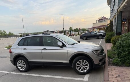 Volkswagen Tiguan II, 2019 год, 2 390 000 рублей, 2 фотография