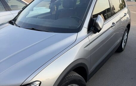 Volkswagen Tiguan II, 2019 год, 2 390 000 рублей, 3 фотография