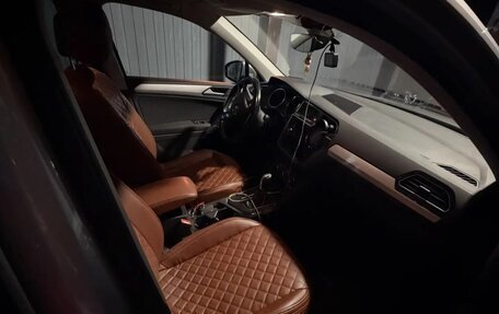 Volkswagen Tiguan II, 2019 год, 2 390 000 рублей, 18 фотография