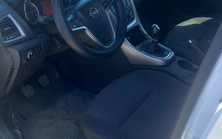 Opel Astra J, 2010 год, 600 000 рублей, 3 фотография