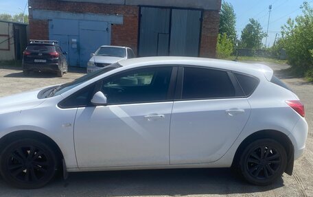 Opel Astra J, 2010 год, 600 000 рублей, 12 фотография
