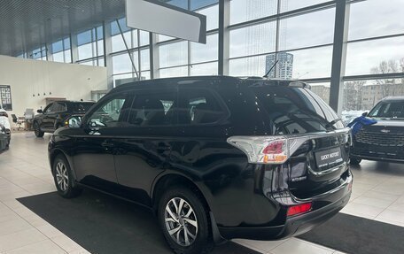 Mitsubishi Outlander III рестайлинг 3, 2014 год, 1 295 000 рублей, 4 фотография