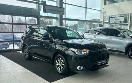 Mitsubishi Outlander III рестайлинг 3, 2014 год, 1 295 000 рублей, 3 фотография