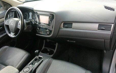 Mitsubishi Outlander III рестайлинг 3, 2014 год, 1 280 000 рублей, 10 фотография