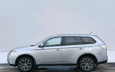 Mitsubishi Outlander III рестайлинг 3, 2014 год, 1 280 000 рублей, 8 фотография