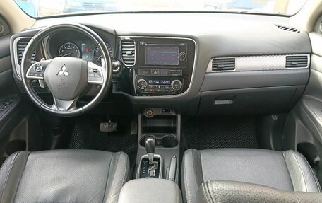 Mitsubishi Outlander III рестайлинг 3, 2014 год, 1 280 000 рублей, 12 фотография