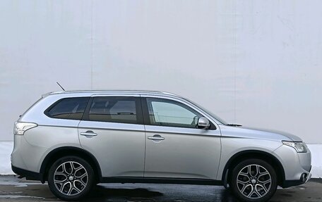 Mitsubishi Outlander III рестайлинг 3, 2014 год, 1 280 000 рублей, 4 фотография
