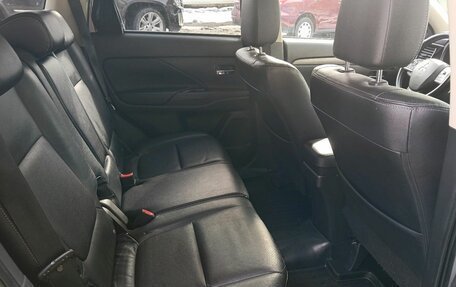 Mitsubishi Outlander III рестайлинг 3, 2014 год, 1 280 000 рублей, 11 фотография