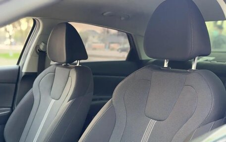 Hyundai Elantra, 2022 год, 1 490 000 рублей, 12 фотография