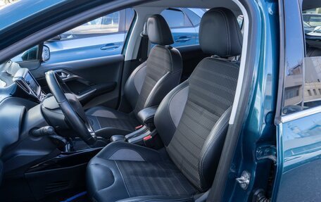 Peugeot 2008 II, 2019 год, 1 099 000 рублей, 10 фотография