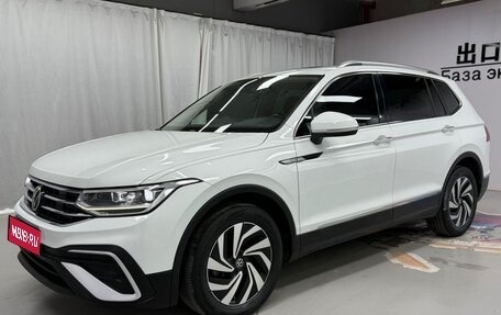Volkswagen Tiguan II, 2022 год, 2 400 000 рублей, 1 фотография