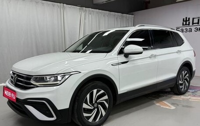 Volkswagen Tiguan II, 2022 год, 2 400 000 рублей, 1 фотография