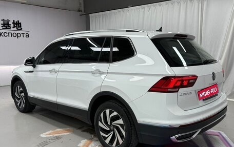 Volkswagen Tiguan II, 2022 год, 2 400 000 рублей, 4 фотография