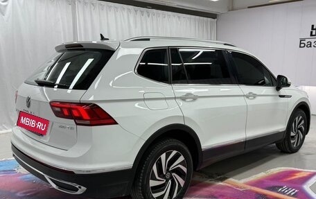 Volkswagen Tiguan II, 2022 год, 2 400 000 рублей, 3 фотография