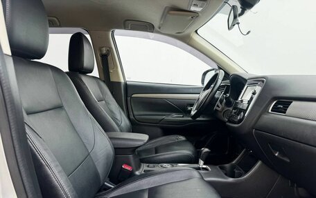 Mitsubishi Outlander III рестайлинг 3, 2014 год, 1 414 000 рублей, 10 фотография