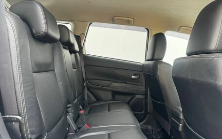 Mitsubishi Outlander III рестайлинг 3, 2014 год, 1 414 000 рублей, 11 фотография