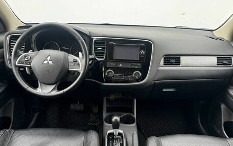 Mitsubishi Outlander III рестайлинг 3, 2014 год, 1 414 000 рублей, 9 фотография