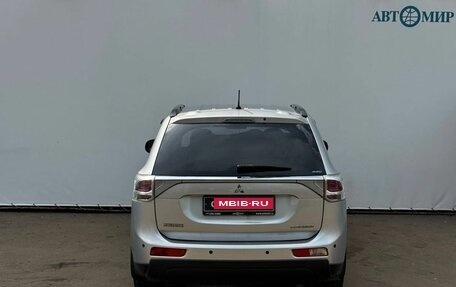 Mitsubishi Outlander III рестайлинг 3, 2014 год, 1 414 000 рублей, 7 фотография