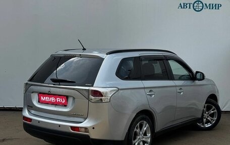Mitsubishi Outlander III рестайлинг 3, 2014 год, 1 414 000 рублей, 8 фотография