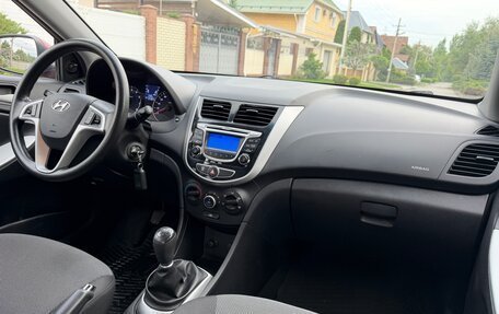 Hyundai Solaris II рестайлинг, 2013 год, 890 000 рублей, 24 фотография