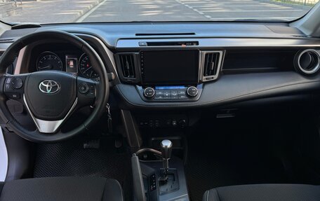 Toyota RAV4, 2018 год, 2 585 000 рублей, 18 фотография