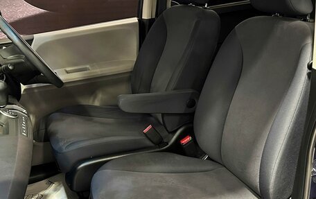 Honda Freed I, 2010 год, 998 000 рублей, 14 фотография
