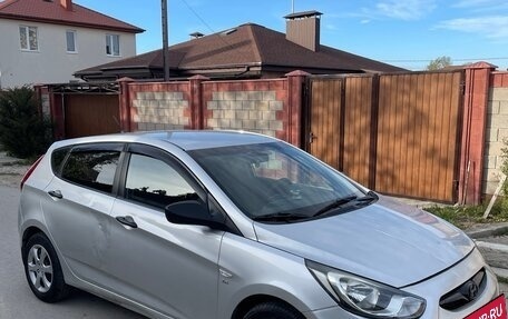 Hyundai Solaris II рестайлинг, 2012 год, 770 000 рублей, 2 фотография